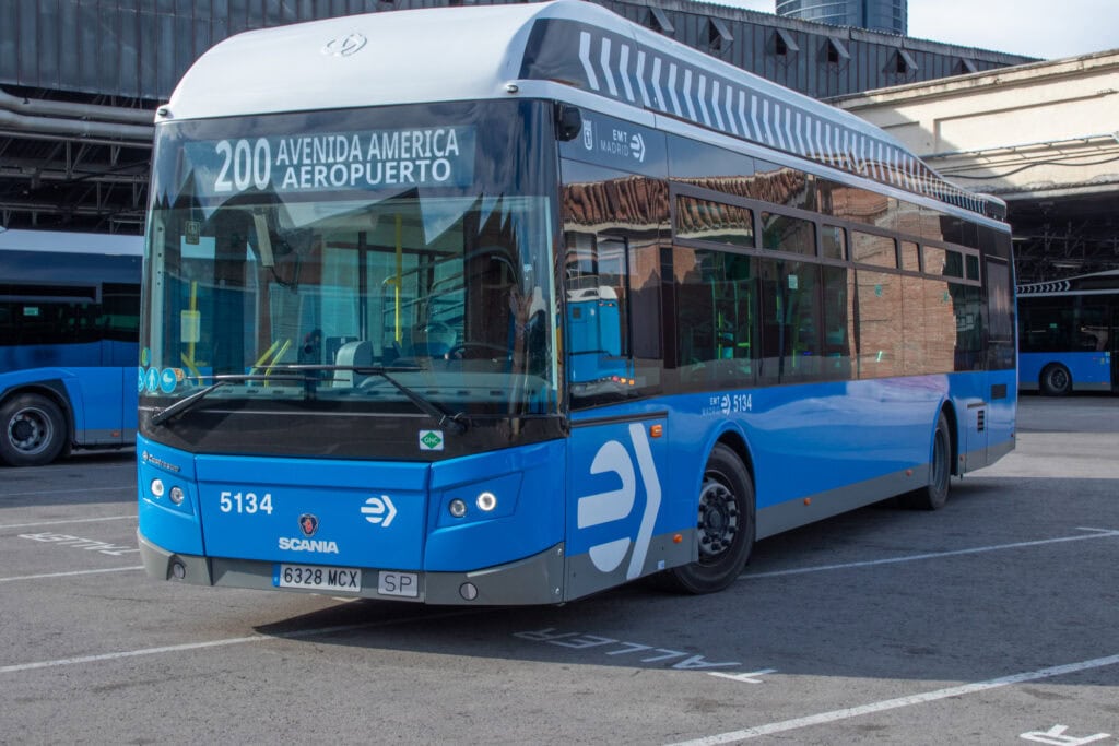 emt bus from the city center to madrid airport